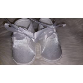 Kocsicipő fehér szatén